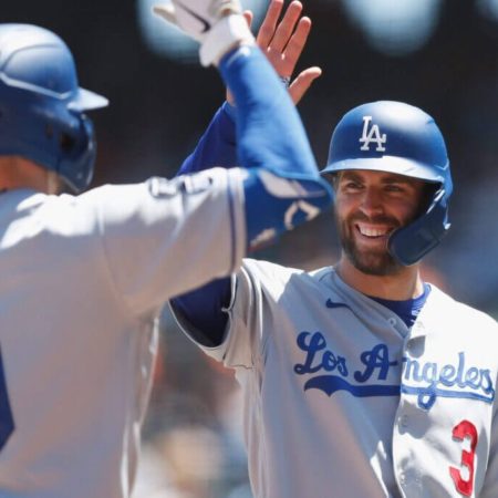 Dodgers, Still Trailing Giants, Go For Sweep of Padres
